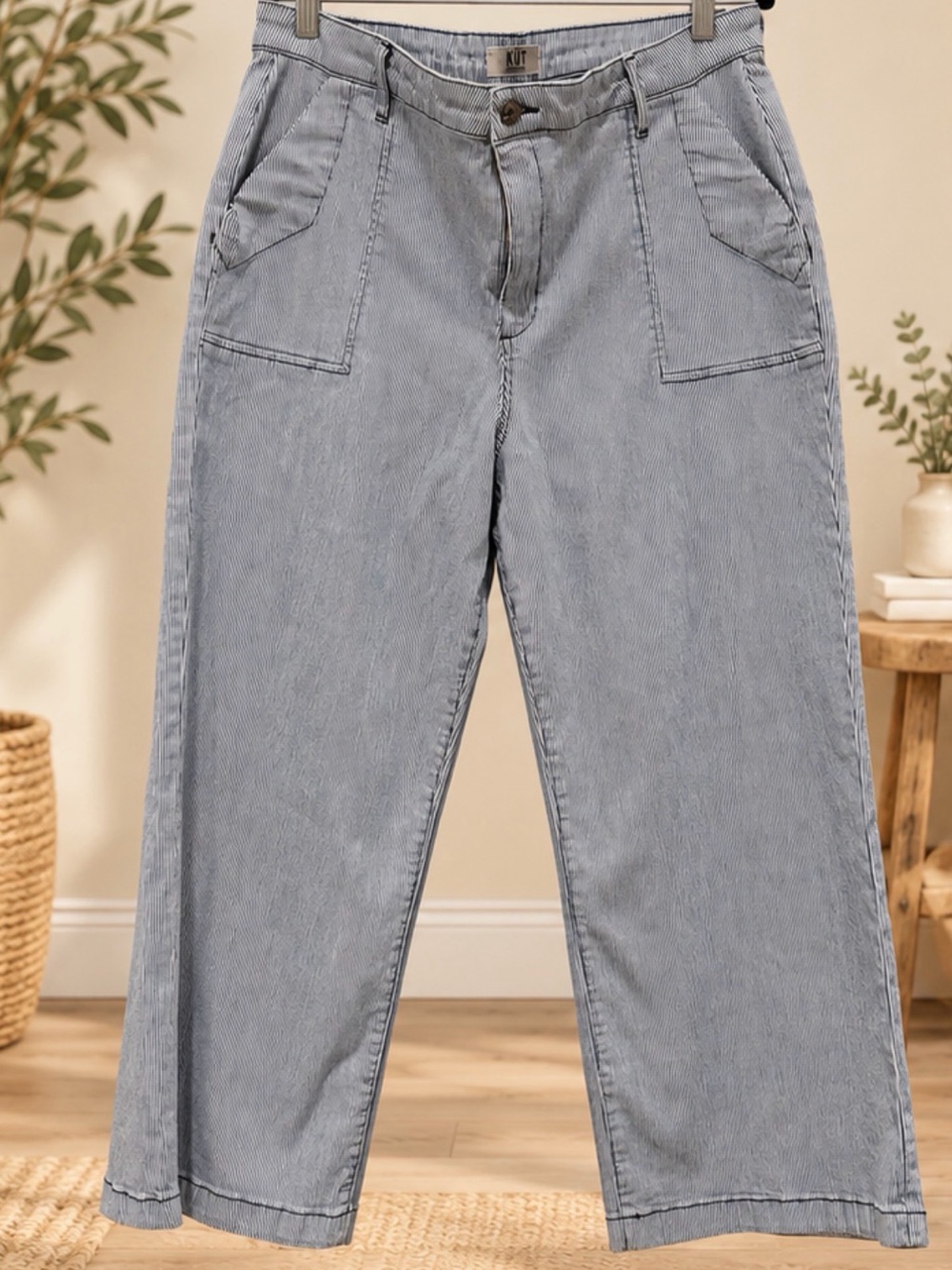 Kut from the Kloth Light Blue Wide-Leg Jeans with Front Patch Pockets
